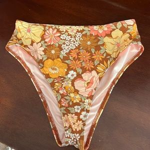 Billabong High waisted bottoms